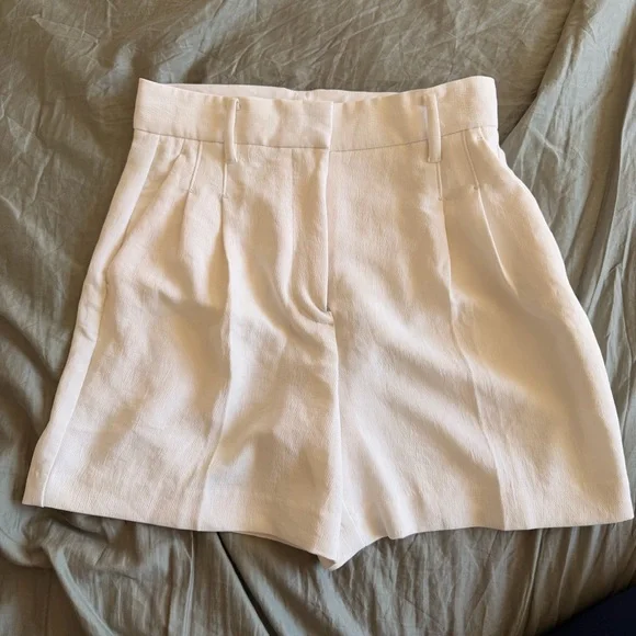 Aritzia The Effortless Short™ Mid-Thigh - Crepette™, Light Birch - Picture 2 of 13